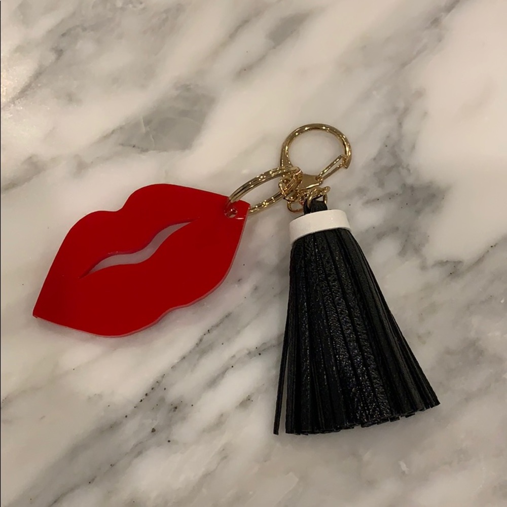 Nwot lips key chain!!